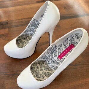 Bordello Teeze-06 White Heels - Size 7